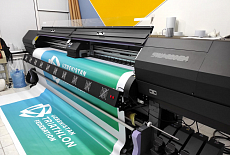 Трёхметровый монстр Mimaki SWJ-320EA поглощает заказ за заказом :)