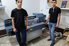 Инсталляция УФ-принтера ARK-JET UV6090 G5i в компании Photo Express