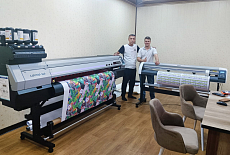 Mimaki UJV100 и Mimaki CG-130SRIII установлены на предприятии в Андижане