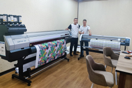 Mimaki UJV100 и Mimaki CG-130SRIII установлены на предприятии в Андижане